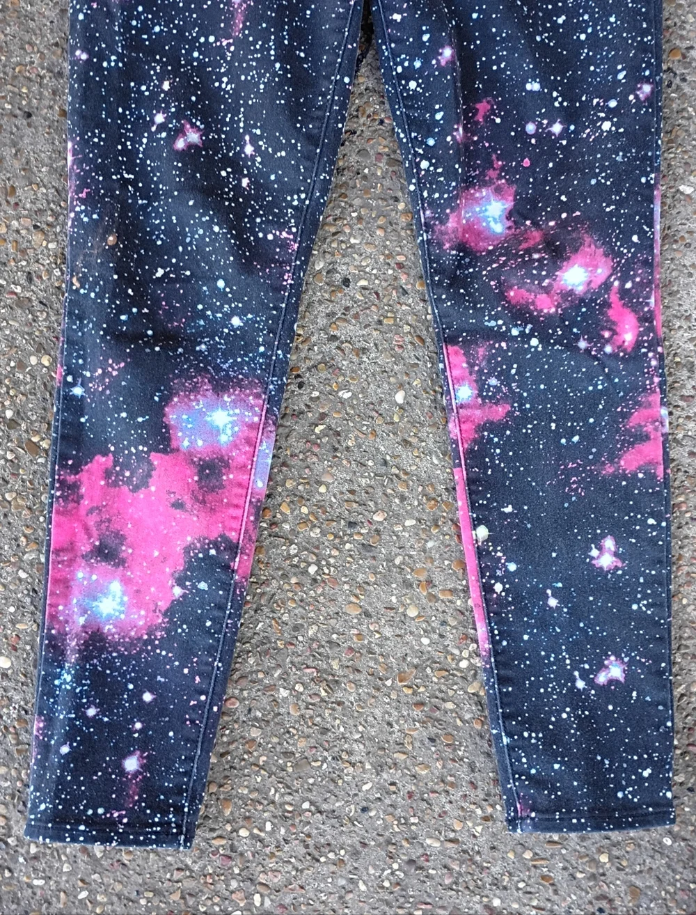 2/$10 Hot Topic Blackheart Galaxy Print Pink & Black Skinny Jeans Size 7 - Picture 3 of 8
